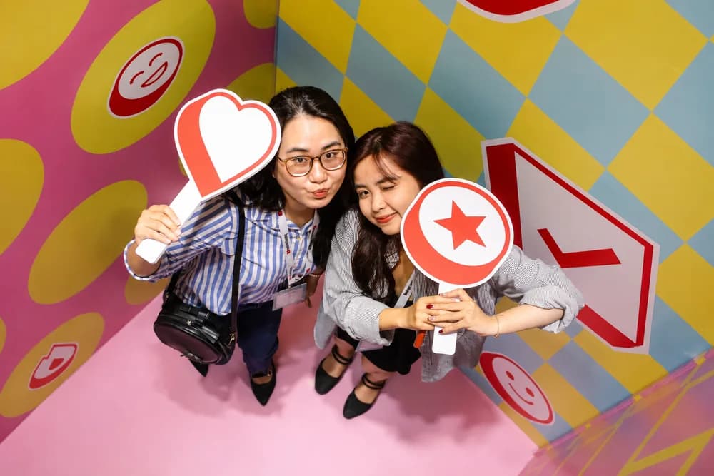 Tạo dáng và chụp ảnh