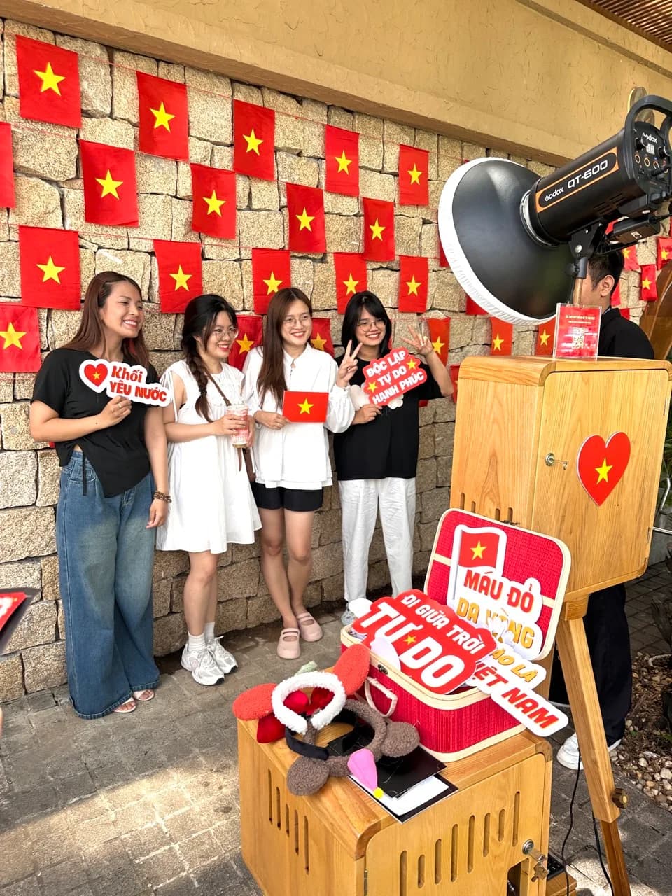 Tạo dáng và chụp ảnh
