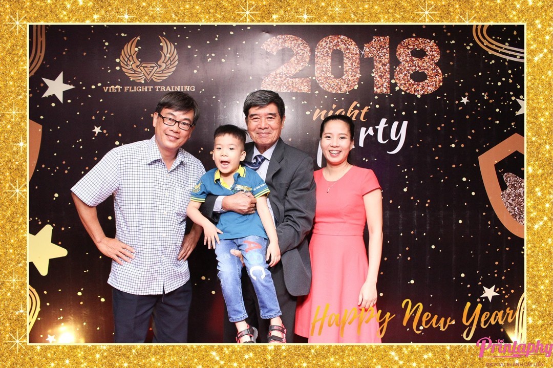 Tổ chức tiệc cuối năm, tổ chức tiệc tất niên với dịch vụ chụp ảnh Printaphy Photobooth