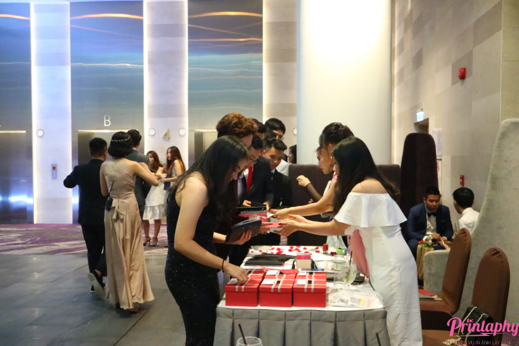 chụp ảnh lấy liền, chụp ảnh lấy ngay, chụp ảnh photobooth, chụp hình lấy liền, chup hinh lay ngay, chup hinh photobooth, in ảnh lấy liền, in hình lấy liền, printaphy,photobooth vietnam, tổ chức sinh nhật, tổ chức tiệc, tổ chức lễ hội, tổ chức prom