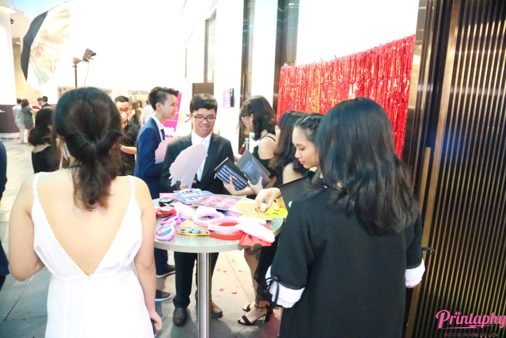 chụp ảnh lấy liền, chụp ảnh lấy ngay, chụp ảnh photobooth, chụp hình lấy liền, chup hinh lay ngay, chup hinh photobooth, in ảnh lấy liền, in hình lấy liền, printaphy,photobooth vietnam, tổ chức sinh nhật, tổ chức tiệc, tổ chức lễ hội, tổ chức prom