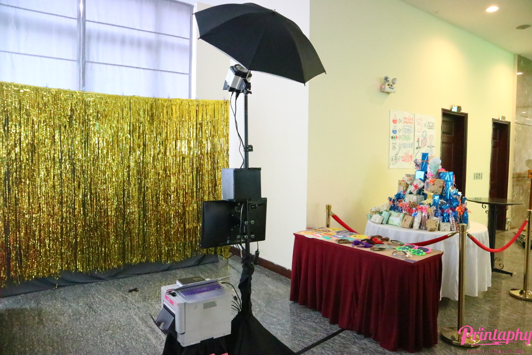 Tổ chức triển lãm và hội chợ với dịch vụ in ảnh lấy liền Printaphy Photobooth