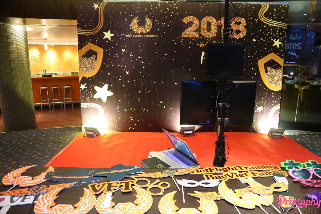Tổ chức tiệc cuối năm, tổ chức tiệc tất niên với dịch vụ chụp ảnh Printaphy Photobooth