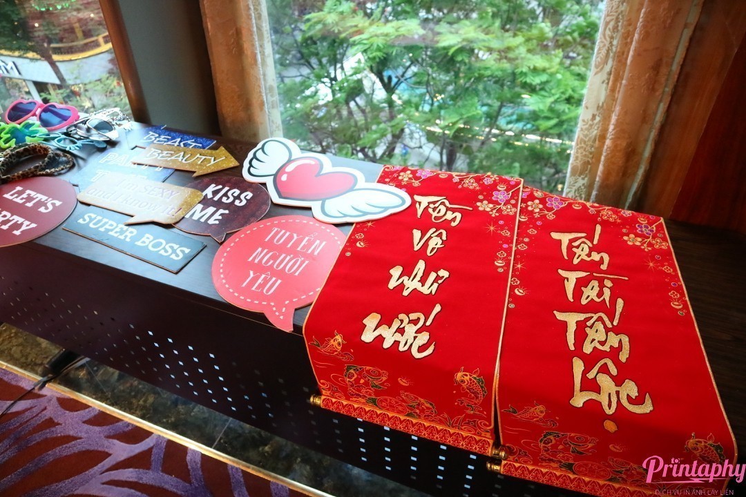 Tổ chức tiệc cuối năm, tiệc tất niên với dịch vụ chụp ảnh Printaphy Photobooth