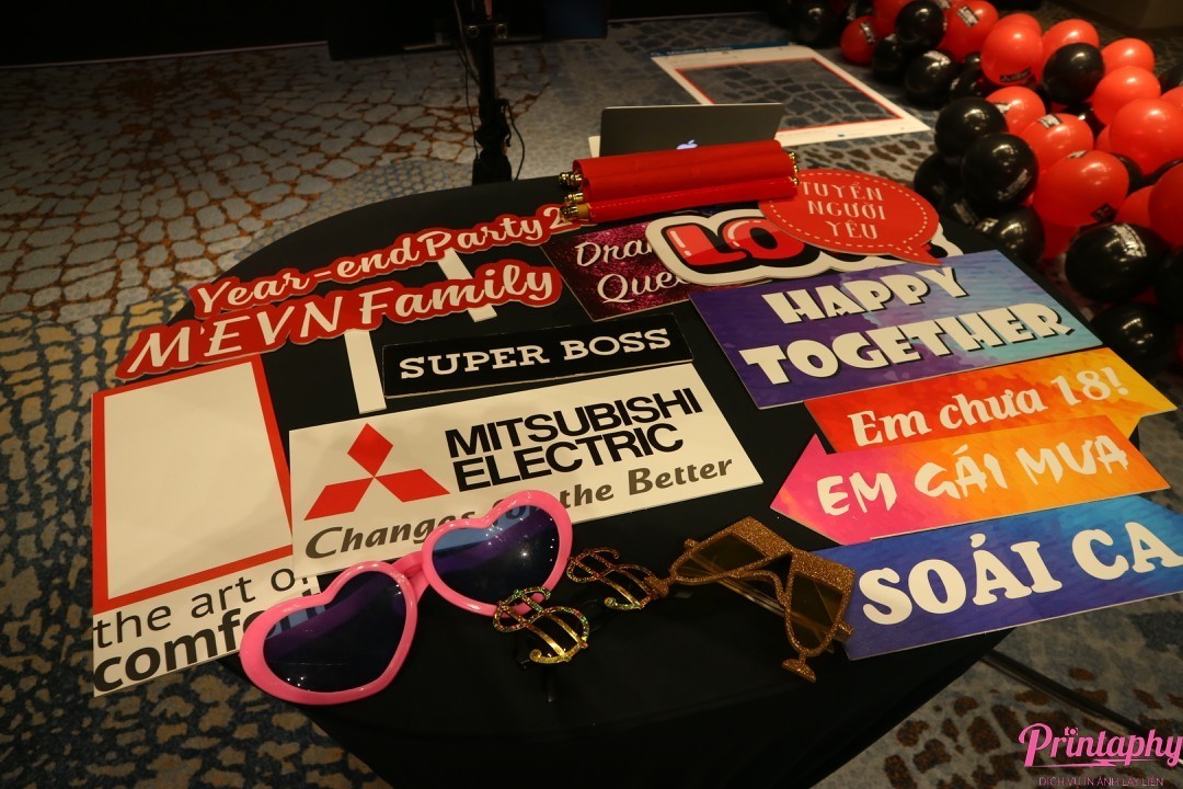 Tổ chức tiệc cuối năm, tổ chức tiệc tất niên với dịch vụ chụp ảnh Printaphy Photobooth