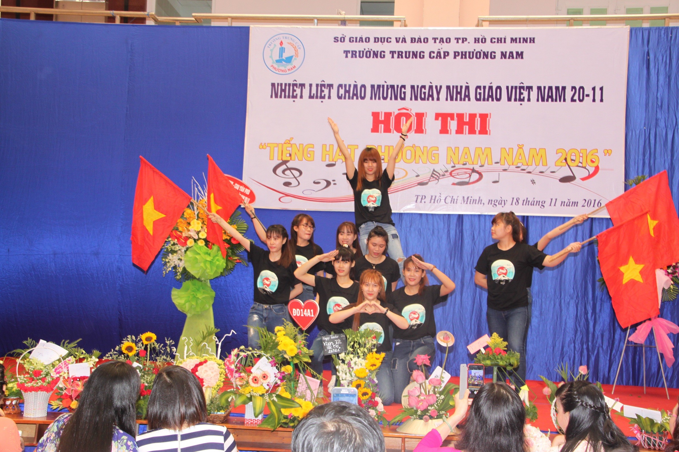 Tổ chức ngày nhà giáo Việt Nam 20/11 với dịch vụ chụp ảnh printaphy photobooth