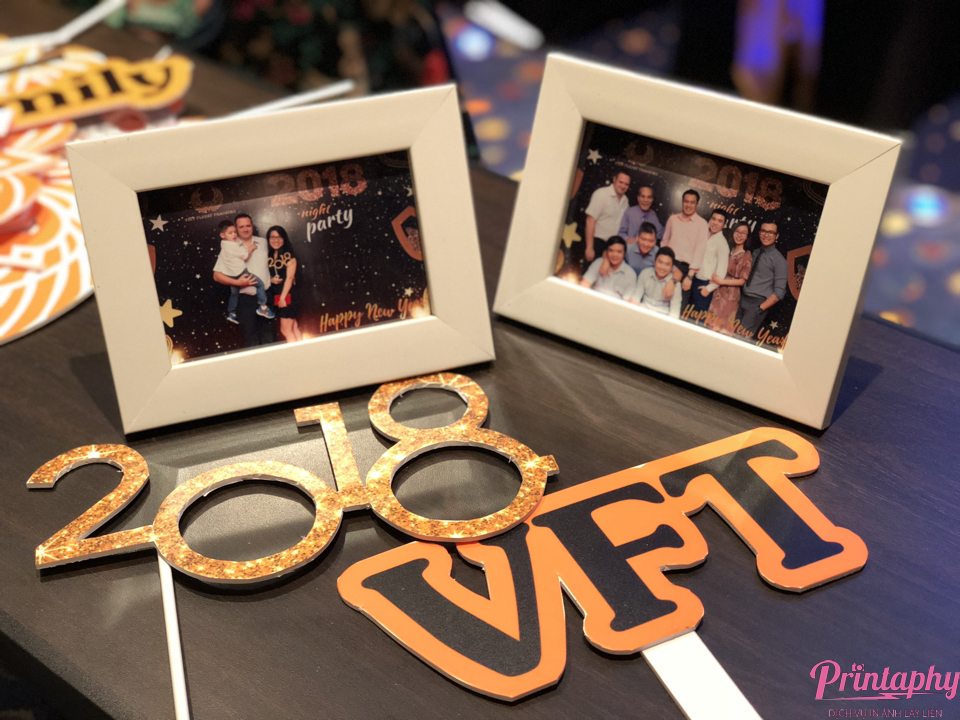 Tổ chức tiệc cuối năm, tổ chức tiệc tất niên với dịch vụ chụp ảnh Printaphy Photobooth