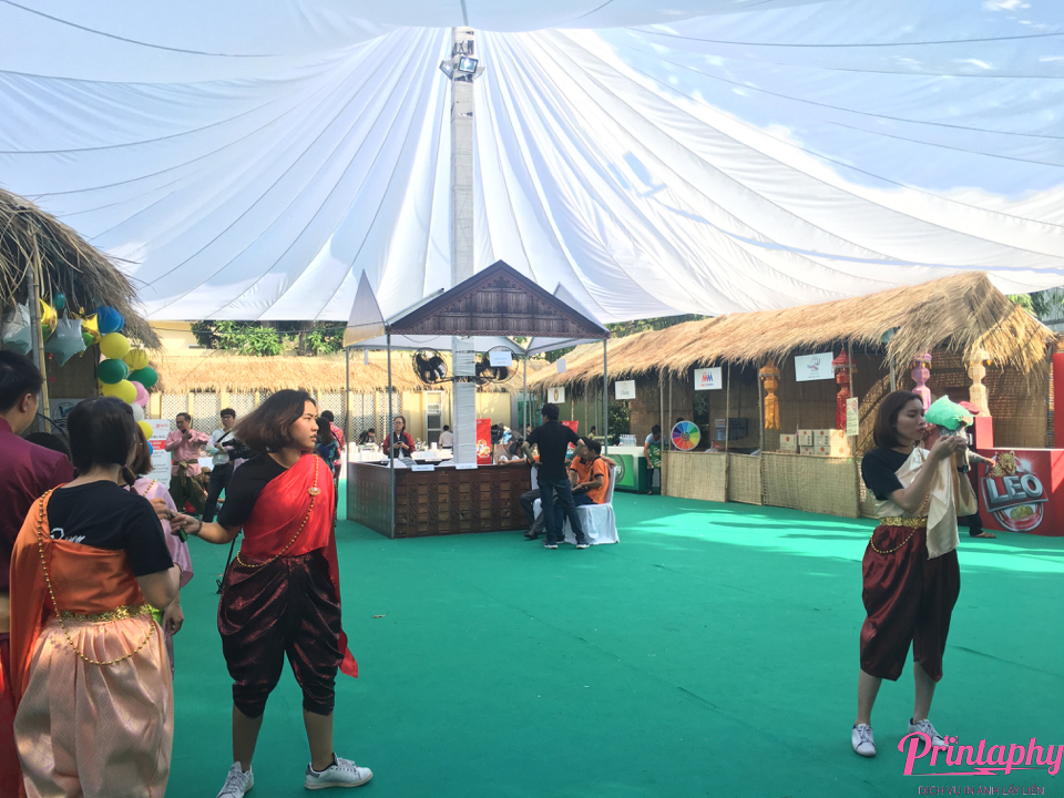 Tổ chức triển lãm và hội chợ với dịch vụ in ảnh lấy liền Printaphy Photobooth
